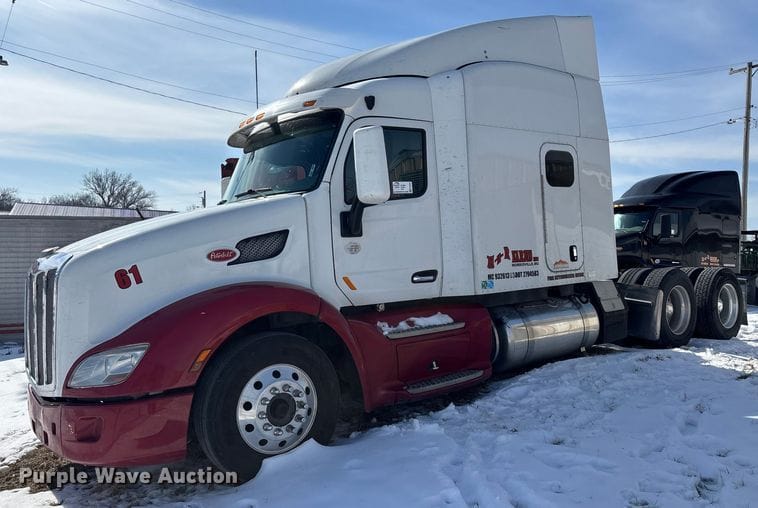 2015 Peterbilt 579 Equipment Image0