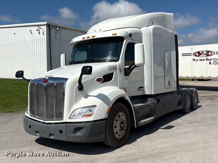 2015 Peterbilt 579 Equipment Image0