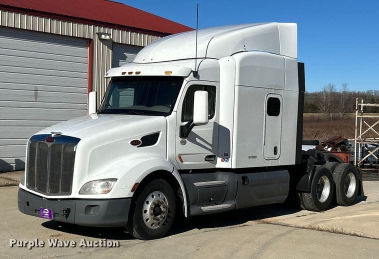 2015 Peterbilt 579 Equipment Image0