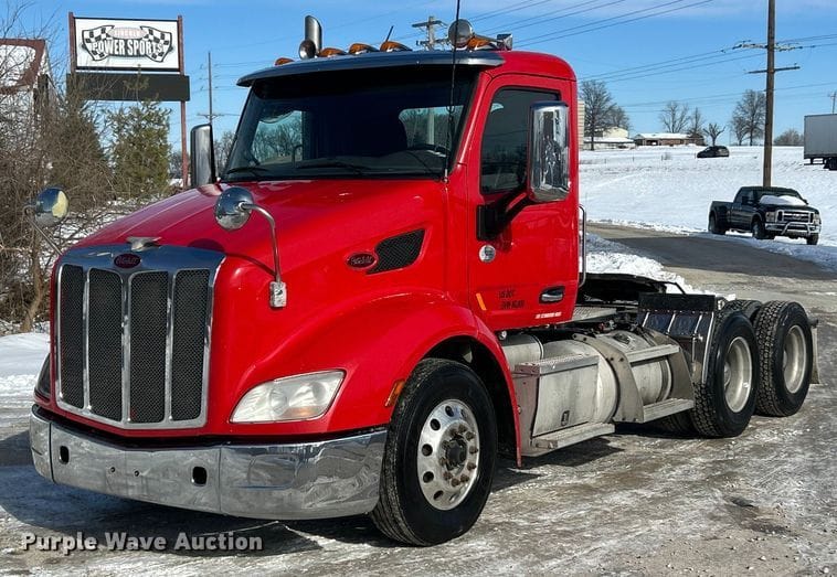 2015 Peterbilt 579 Equipment Image0