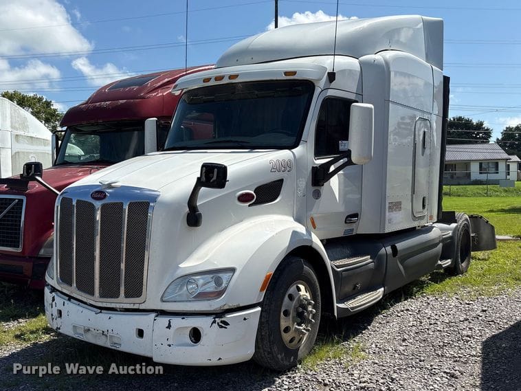 2015 Peterbilt 579 Equipment Image0