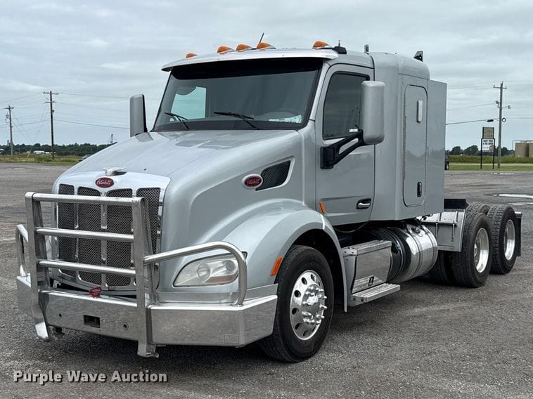 2015 Peterbilt 579 Equipment Image0