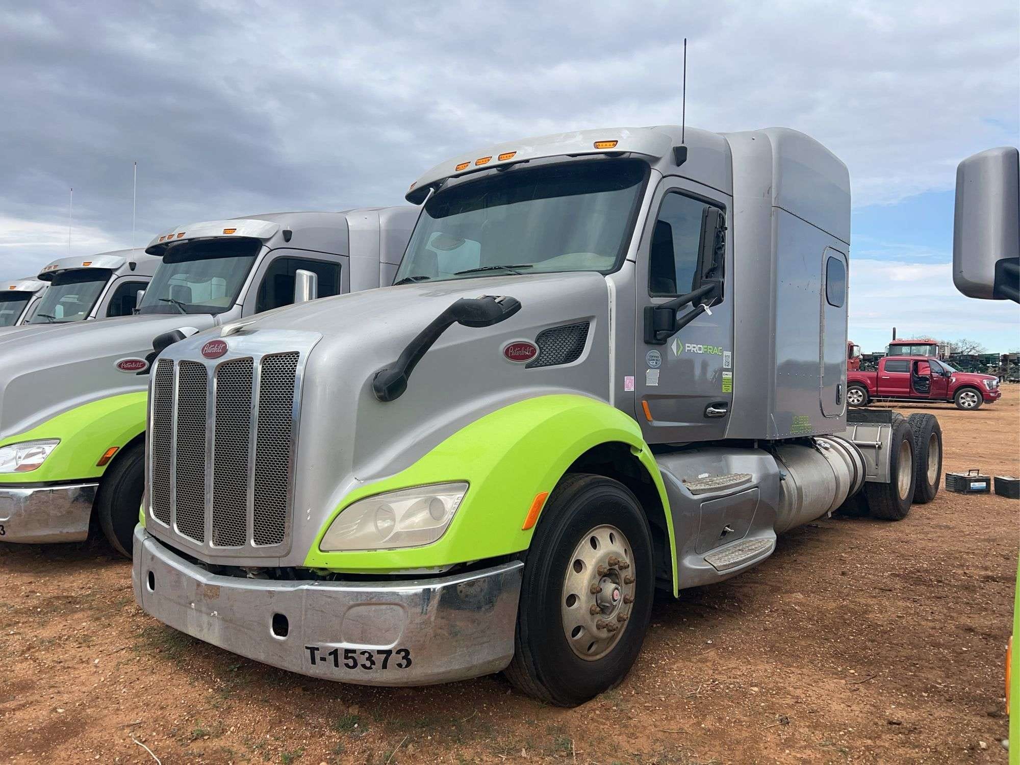 2015 Peterbilt 579 Equipment Image0