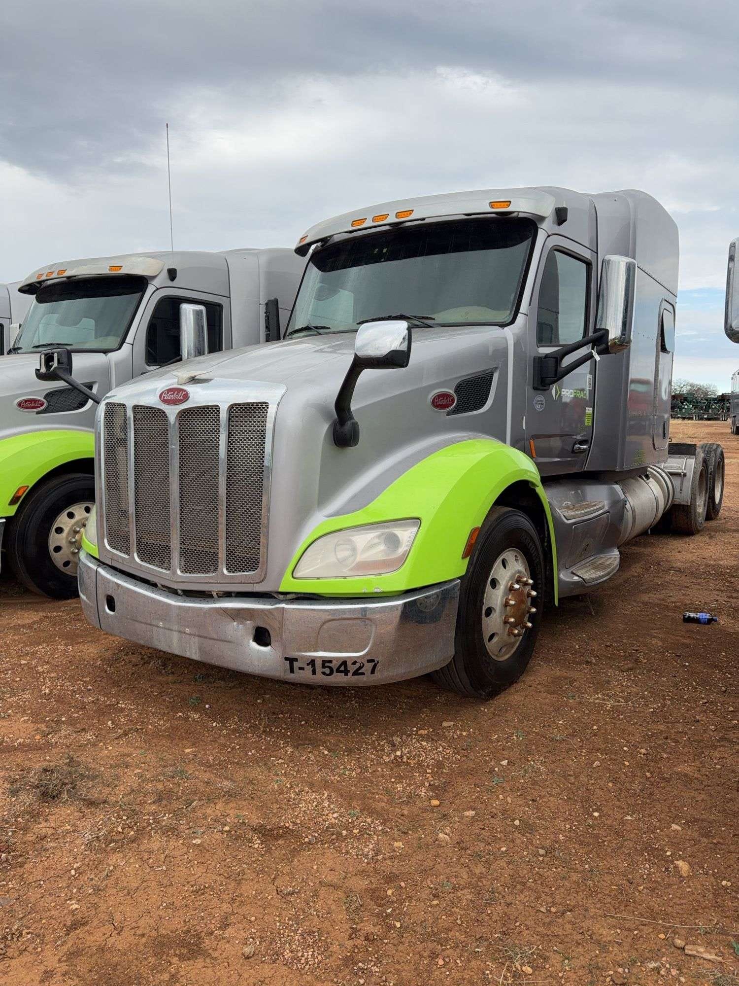2015 Peterbilt 579 Equipment Image0