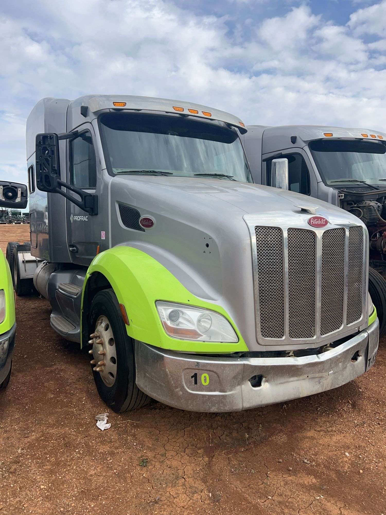 2015 Peterbilt 579 Equipment Image0