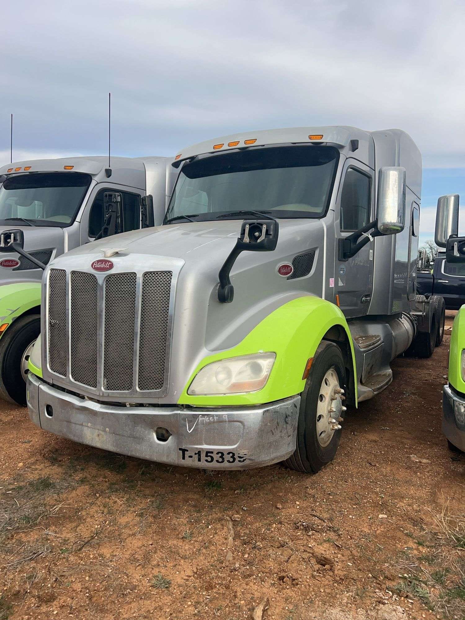 2015 Peterbilt 579 Equipment Image0