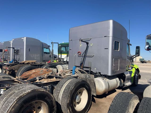 Image of Peterbilt 579 equipment image 3