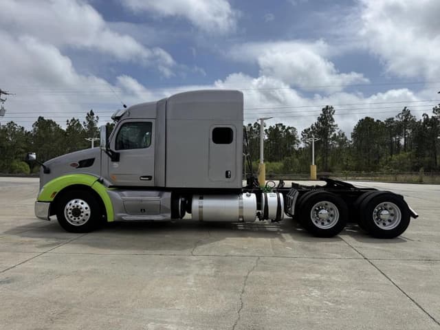 Image of Peterbilt 579 equipment image 2