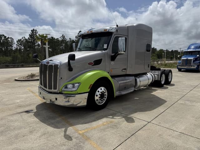 Image of Peterbilt 579 equipment image 1