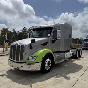 2015 Peterbilt 579 Image