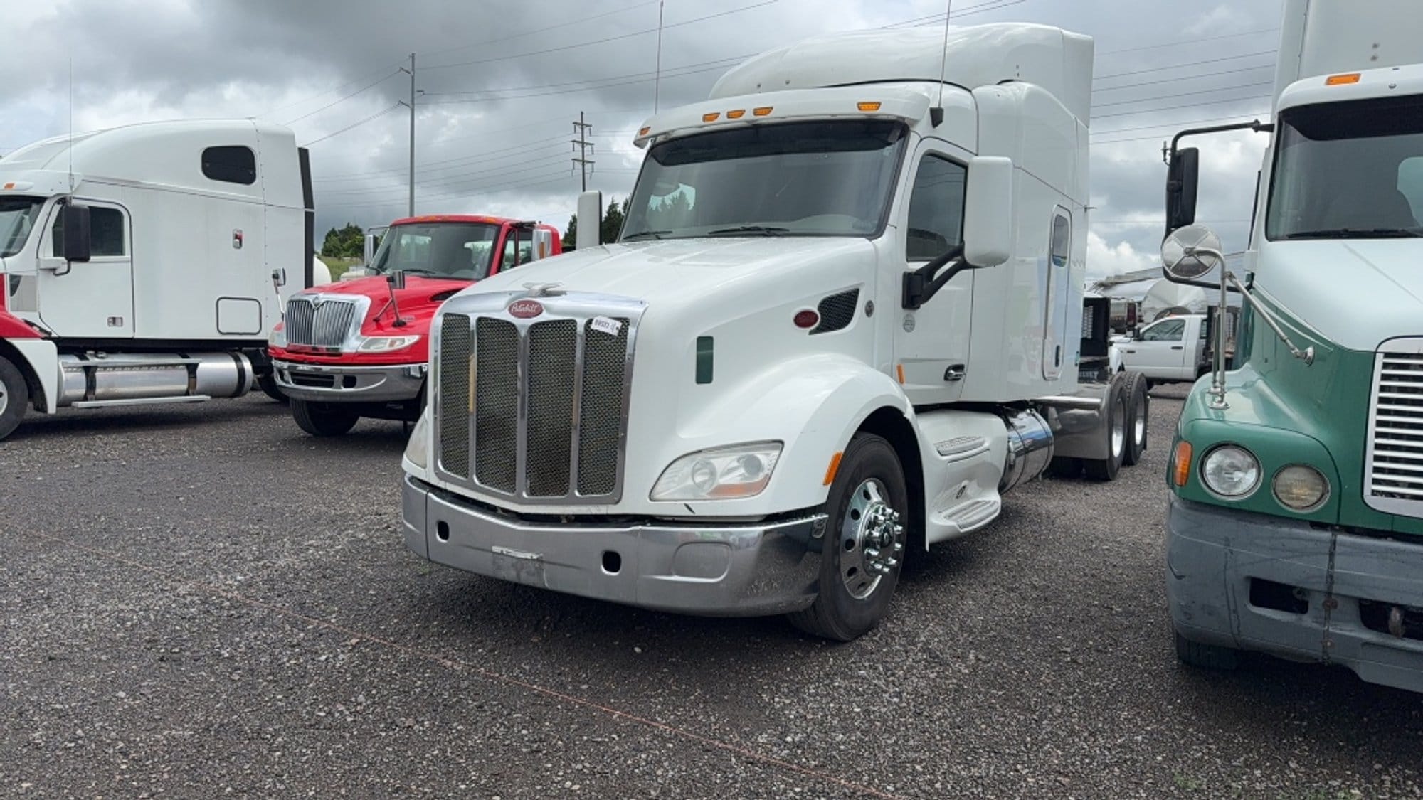 2015 Peterbilt 579 Equipment Image0