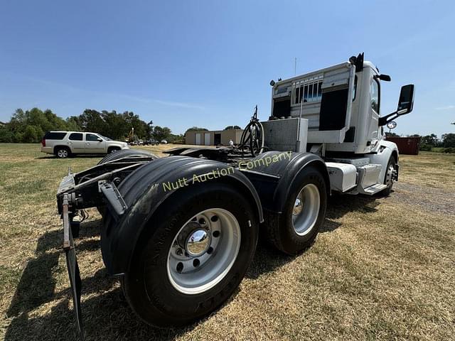 Image of Peterbilt 579 equipment image 4