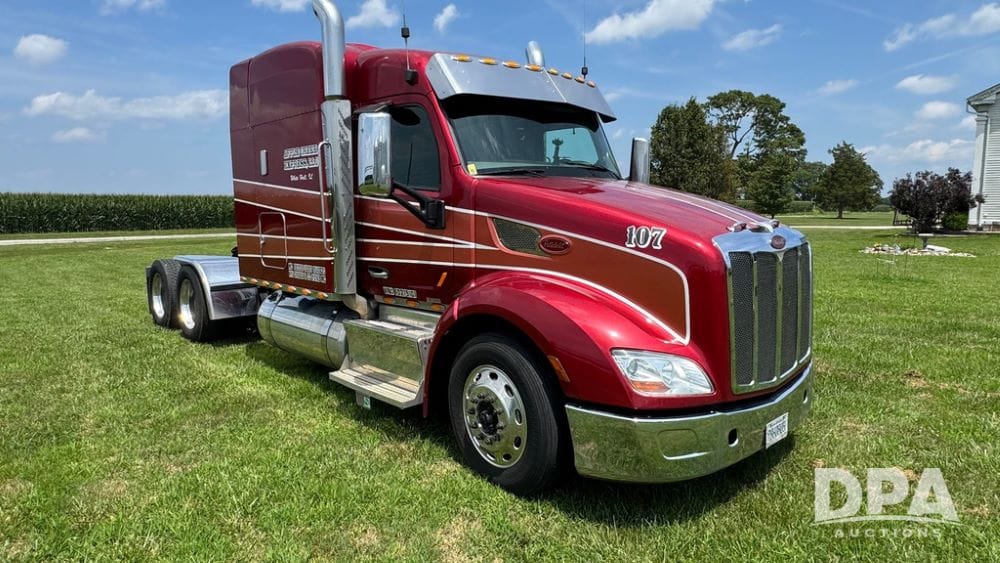 2015 Peterbilt 579 Equipment Image0