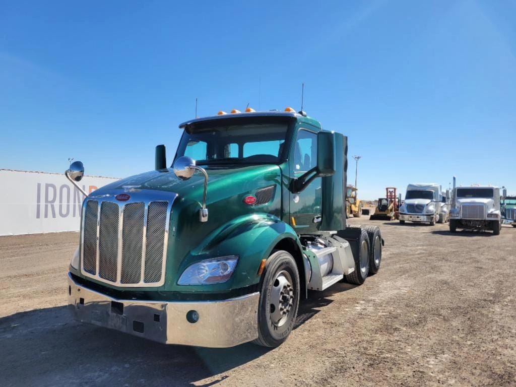 2015 Peterbilt 579 Equipment Image0