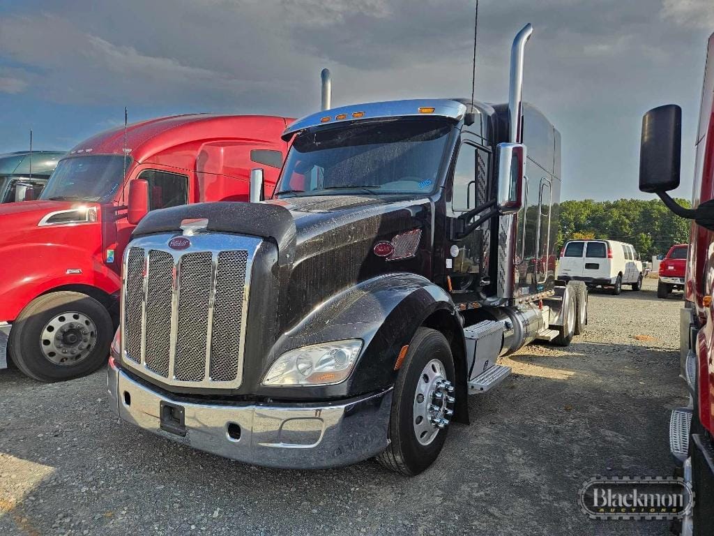 2015 Peterbilt 579 Equipment Image0