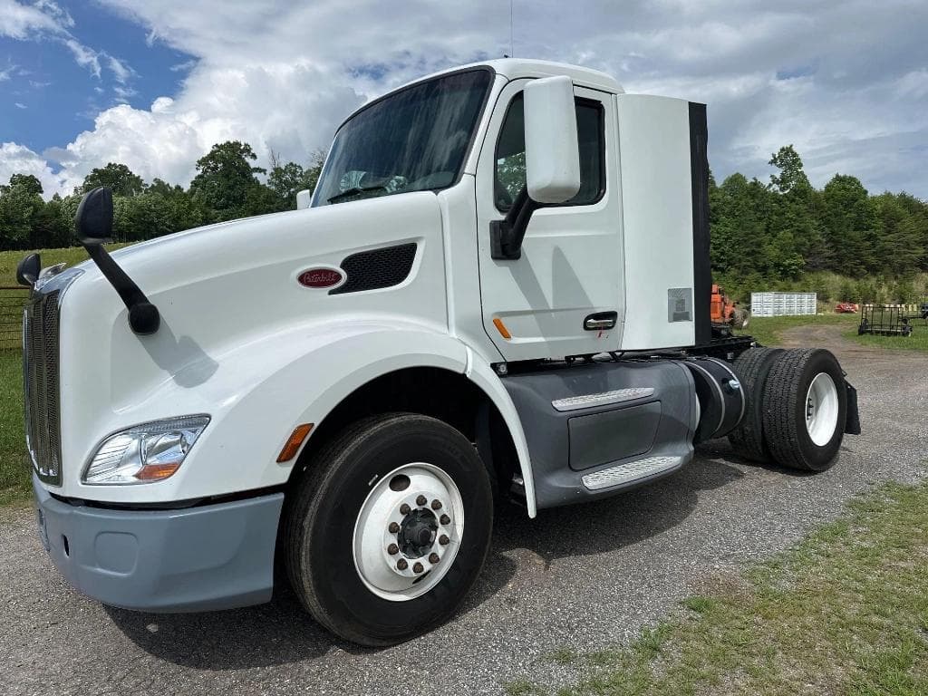 Image of Peterbilt 579 Primary image
