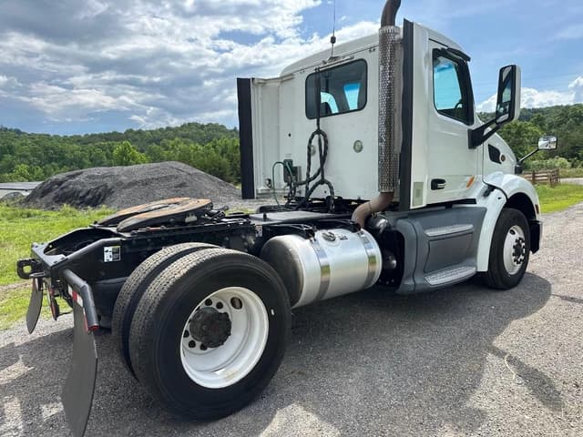 Image of Peterbilt 579 equipment image 4