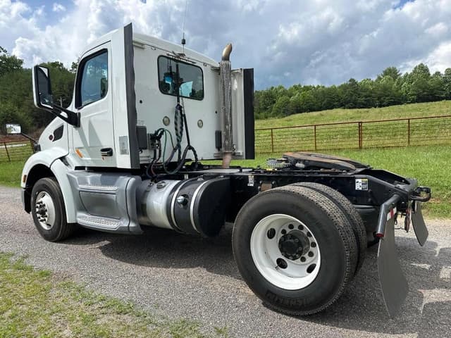 Image of Peterbilt 579 equipment image 2