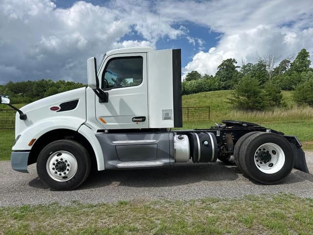 Image of Peterbilt 579 equipment image 1