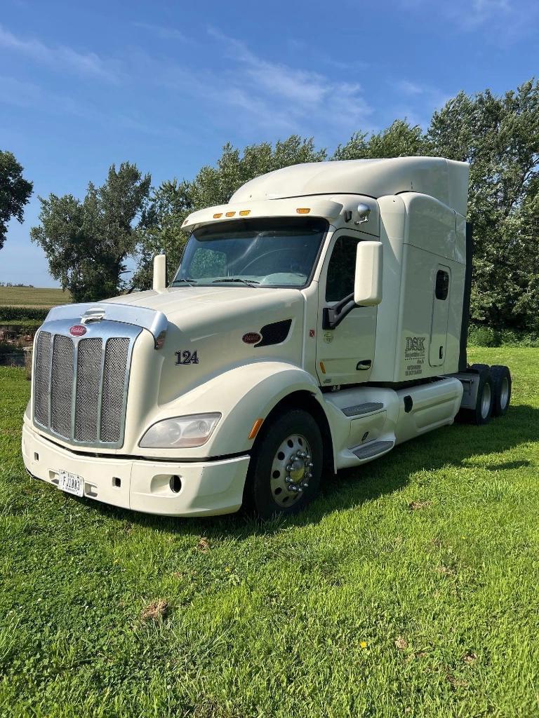 Image of Peterbilt 579 Primary image