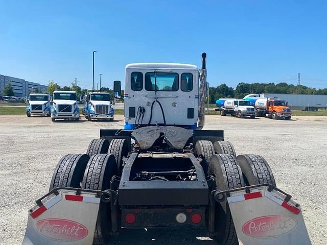 Image of Peterbilt 579 equipment image 4