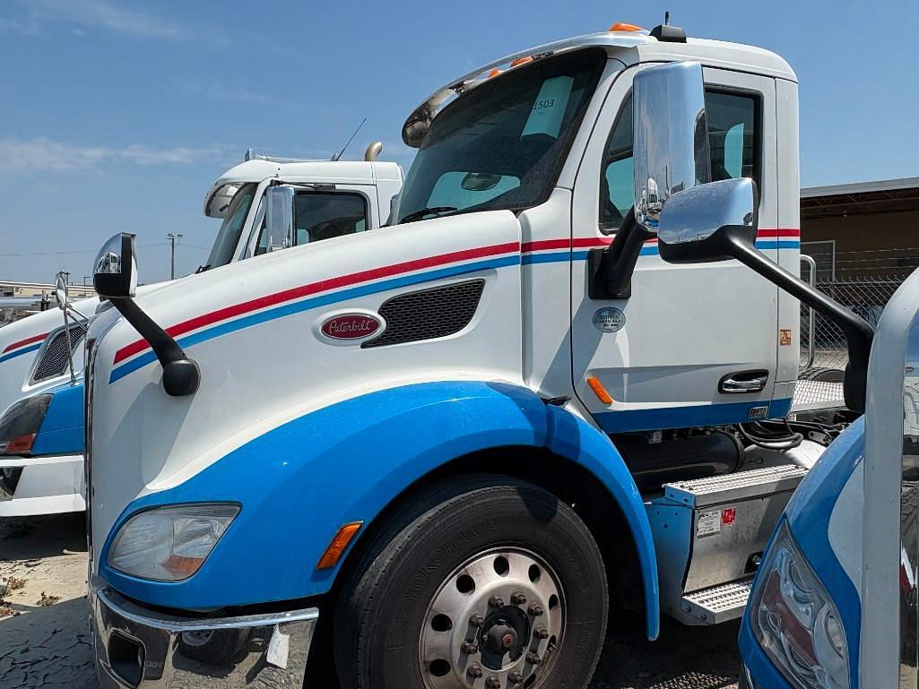 Image of Peterbilt 579 Primary image