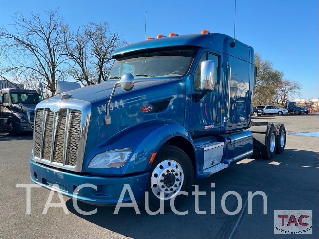 Main image Peterbilt 587