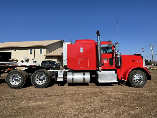 Image of Peterbilt 348 equipment image 1