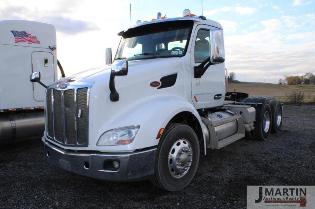 2015 Peterbilt 579 Equipment Image0