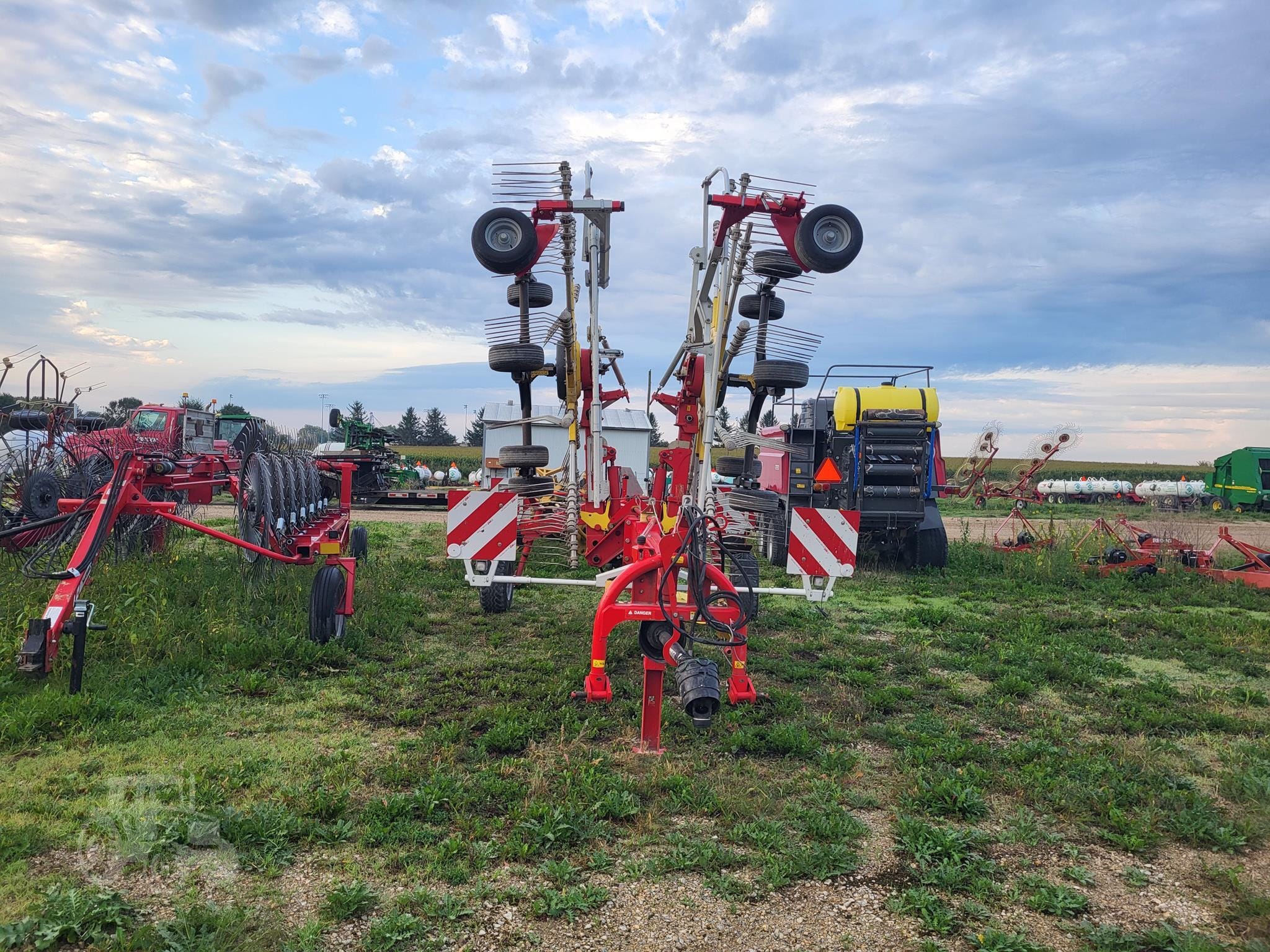 2015 Pottinger Top 762C Equipment Image0