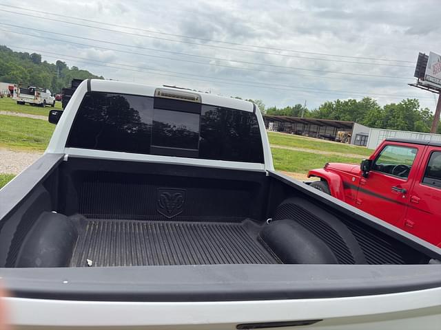 Image of Dodge Ram 1500 equipment image 4