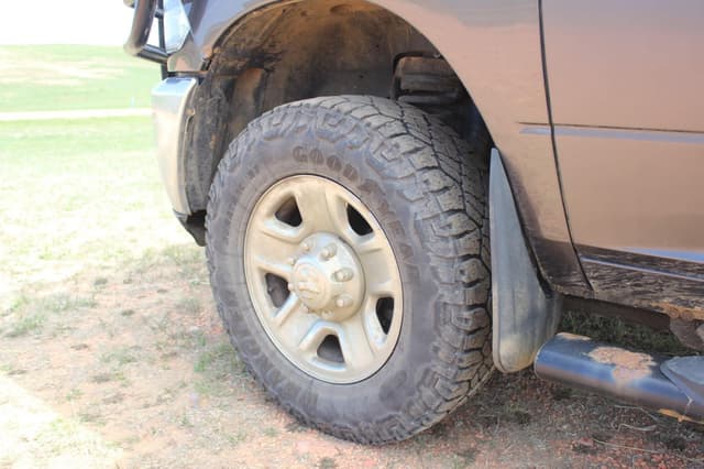 Image of Dodge Ram 2500 equipment image 2