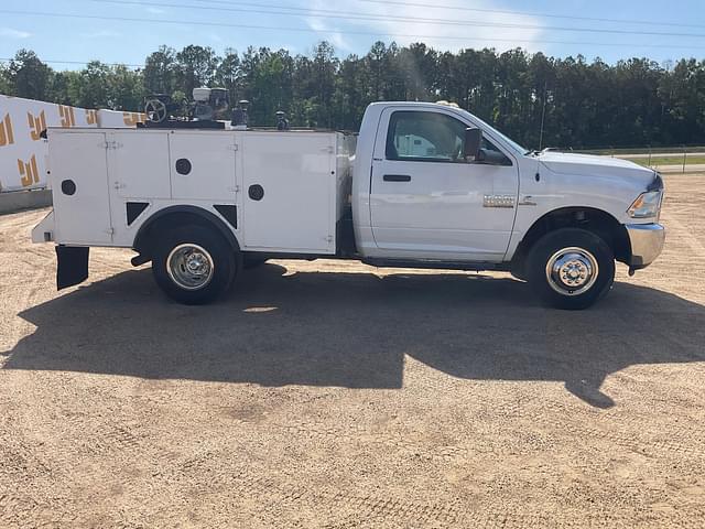 Image of Dodge Ram 3500HD equipment image 3