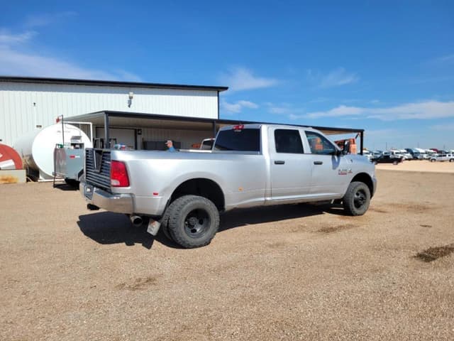 Image of Dodge Ram 3500 equipment image 4