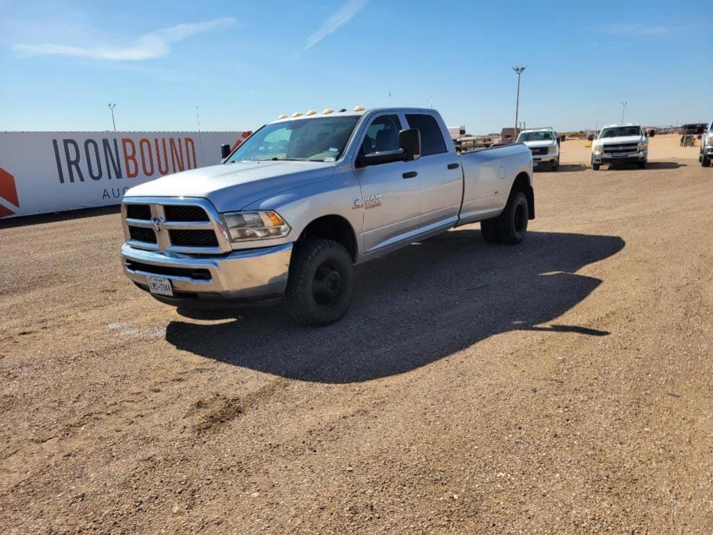 2015 Dodge Ram 3500 Equipment Image0