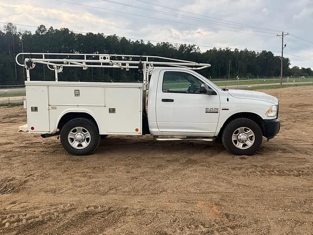 Image of Dodge Ram 3500 equipment image 3