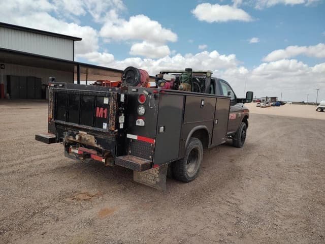 Image of Dodge Ram 3500 equipment image 4