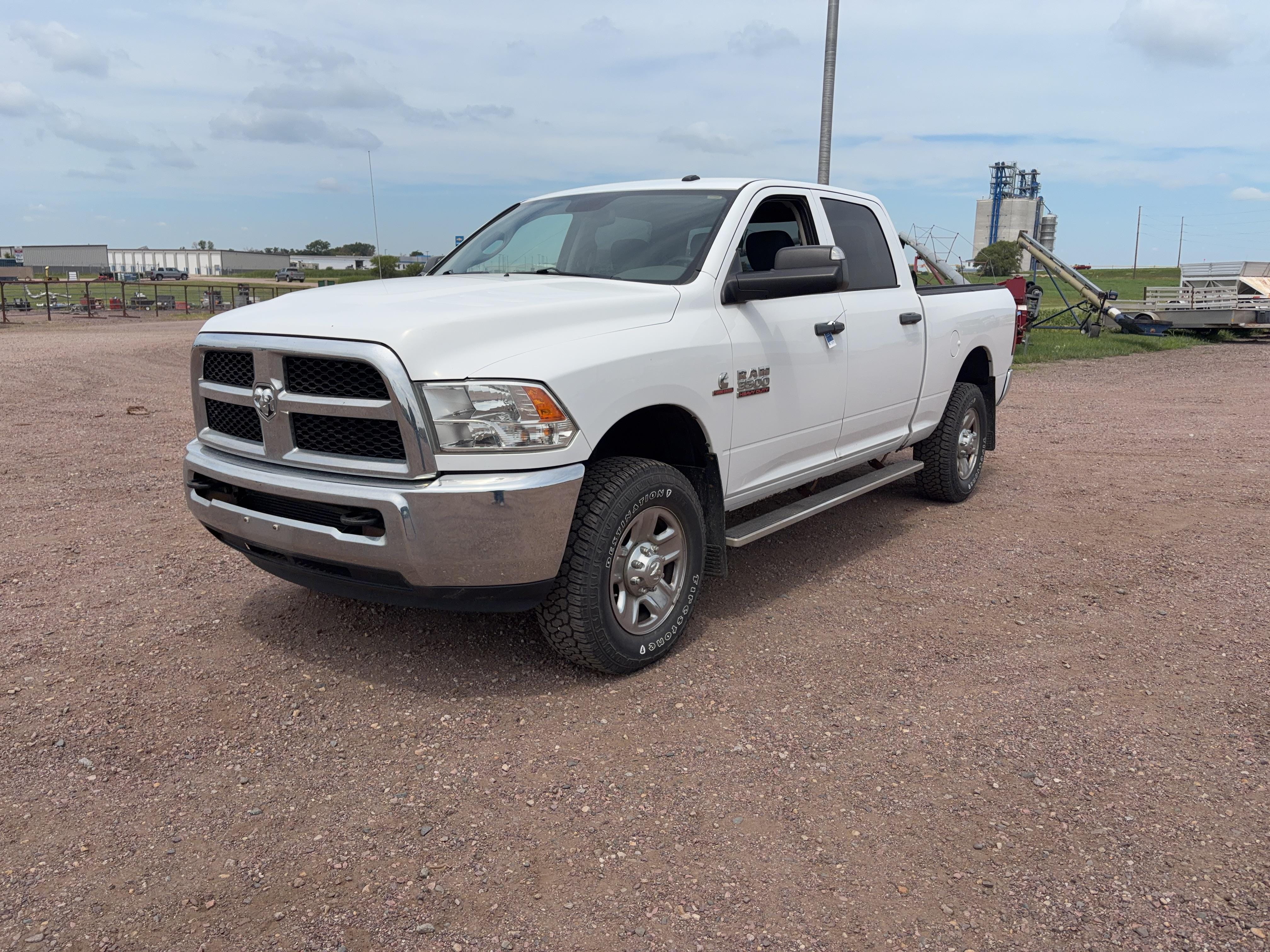 2015 Dodge Ram 3500 Equipment Image0