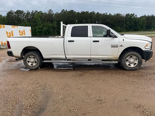 Image of Dodge Ram 3500HD equipment image 3