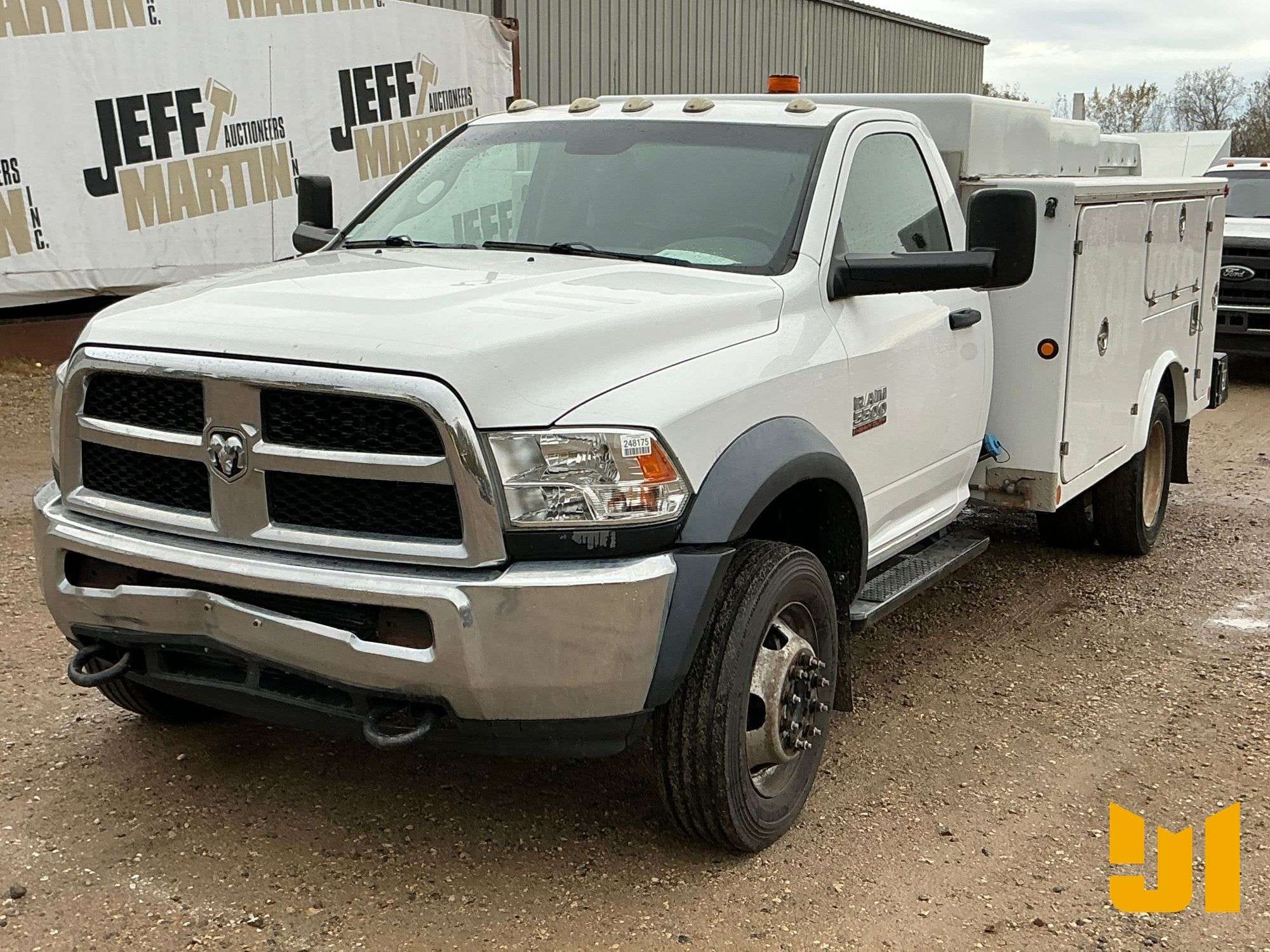 2015 Dodge Ram 5500 Equipment Image0