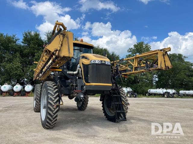 Image of RoGator RG1100 equipment image 3