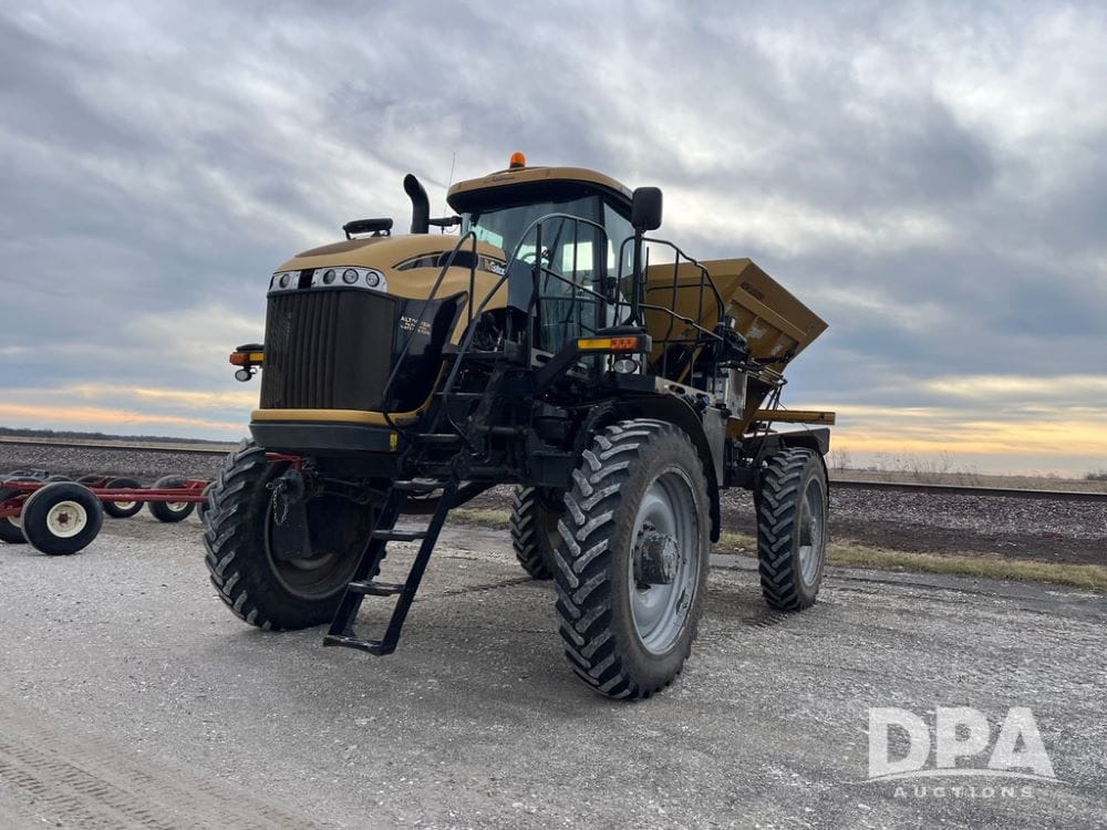 2015 RoGator RG1100B Equipment Image0