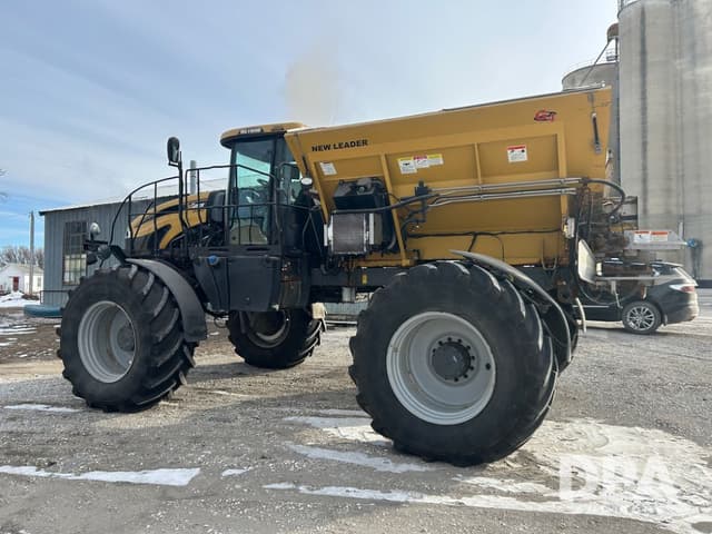 Image of RoGator RG1100B equipment image 4