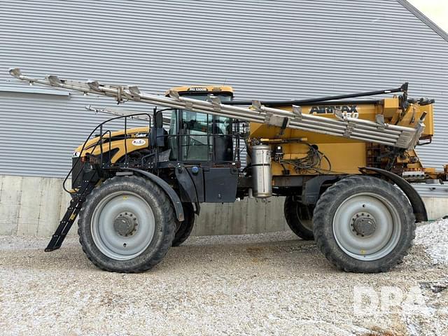 Image of RoGator RG1300B equipment image 2