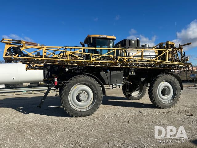 Image of RoGator RG1300B equipment image 2