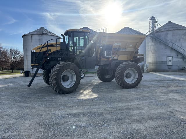 Image of RoGator RG1300B equipment image 2