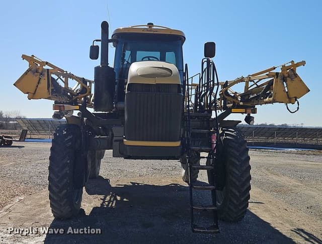 Image of RoGator RG900B equipment image 1