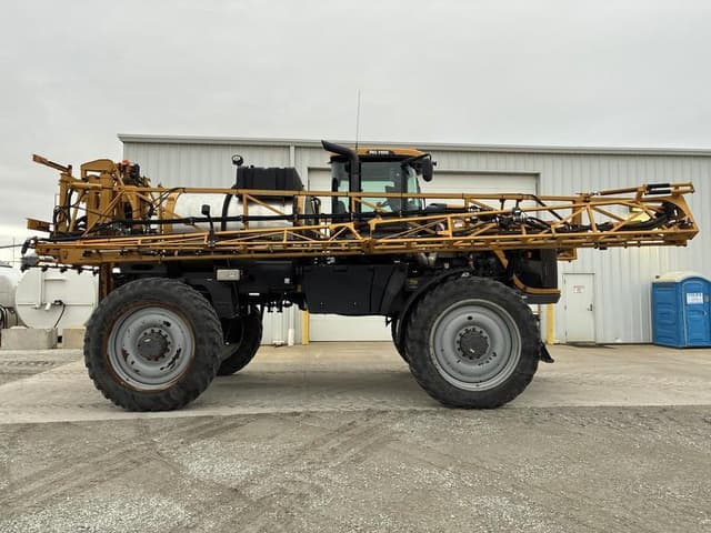 Image of RoGator RG1100 equipment image 4
