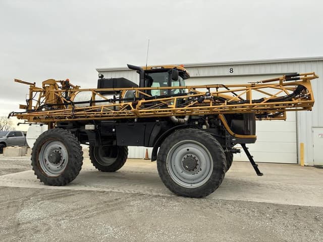 Image of RoGator RG1100 equipment image 3