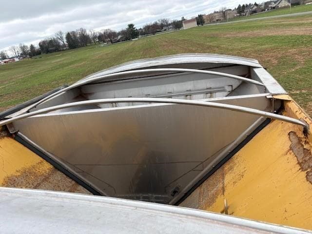Image of RoGator RG1100B equipment image 4